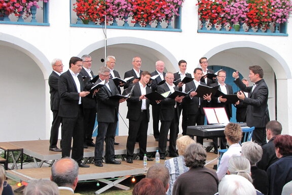"Männerchor Reloaded-Andre Gold" - Neuöttinger Arkadenhofkonzerte